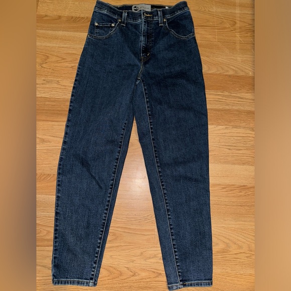 Levi’s High Waisted Mom Jeans - Picture 2 of 12